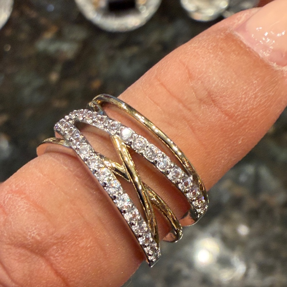 Elegant Gold and Silver plated Women's Ring Sz 6 NWOT